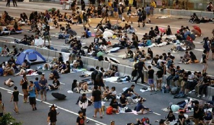 Alta tensione a Hong Kong: sede dell'esecutivo sotto assedio