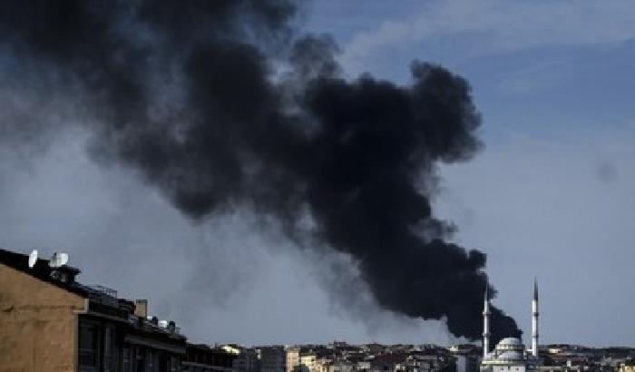 00FA46-NEWS_129687 Isis: gli Usa lanciano armi e farmaci ai curdi di Kobane