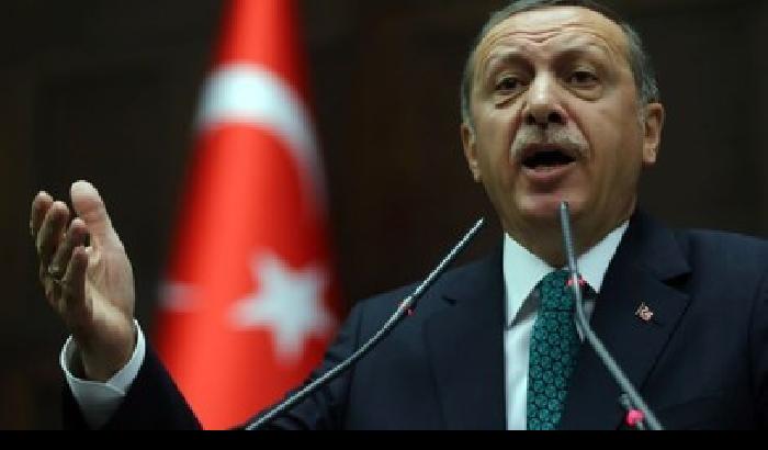 00FD2D-NEWS_131127 Adesso Erdogan fa anche il vigile