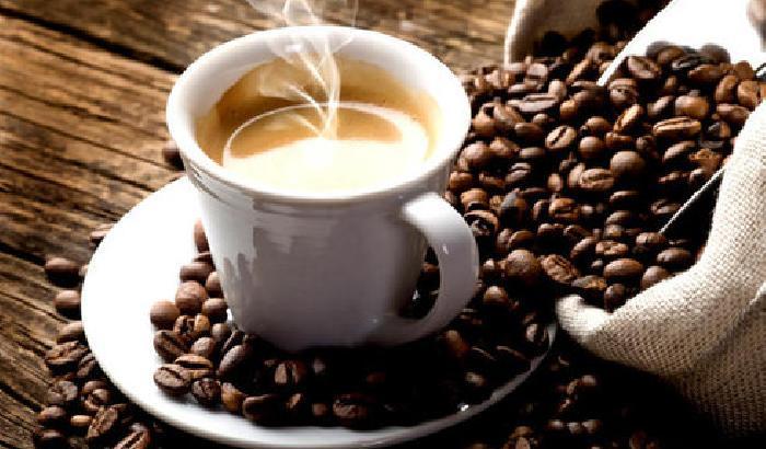 Bere cinque caffè aiuta a prevenire l'Alzheimer