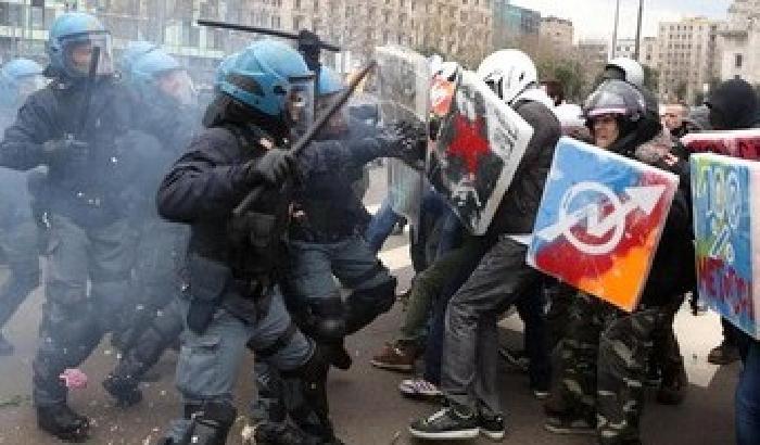 0103E5-NEWS_134479 Sciopero generale: scontri a Roma, Torino e Milano