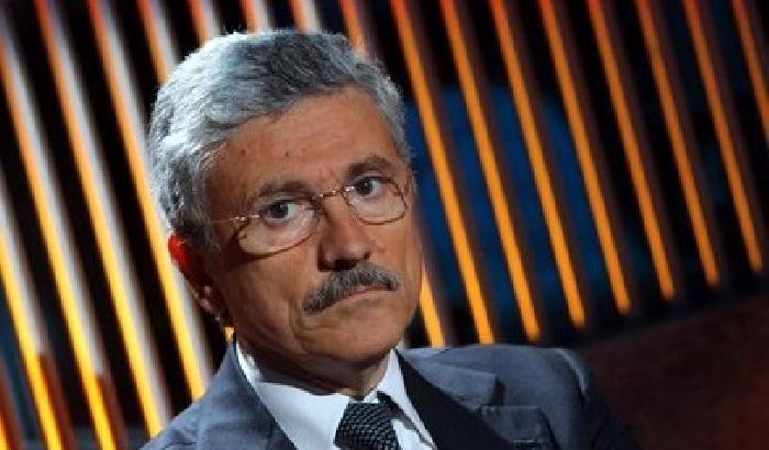 0103ED-NEWS_134494 Pezzo di m....: D'Alema contestato a Bari