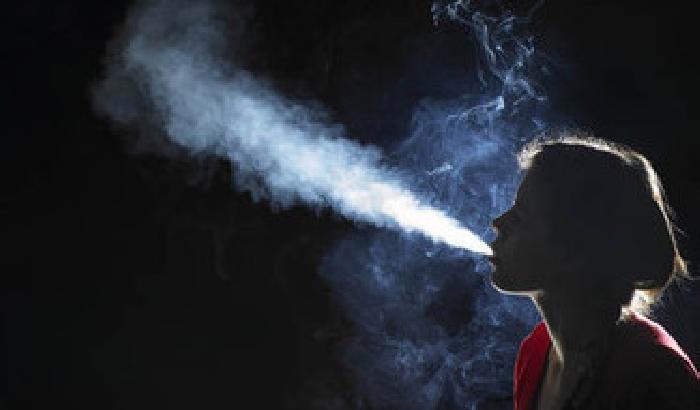 Fumo: il Codacons vuole vietarlo anche in auto