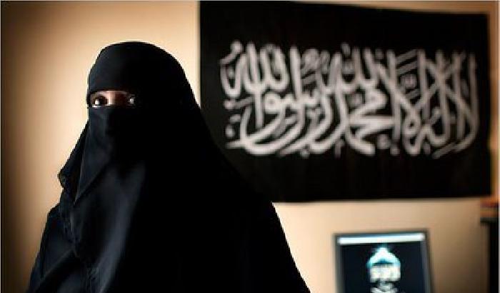 Isis: giustiziati 5 uomini, le loro mogli non hanno indossato il velo correttamente