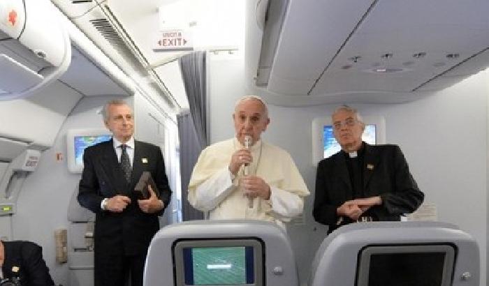 Papa: libera espressione sì, ma se insultano mia mamma, do un pugno