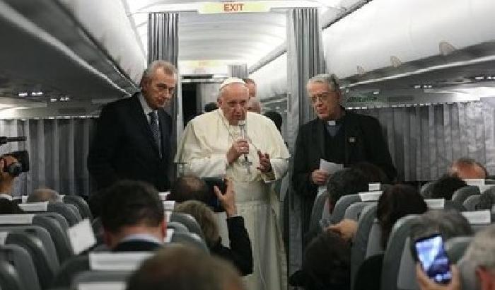 Il Papa: non si fanno figli come conigli