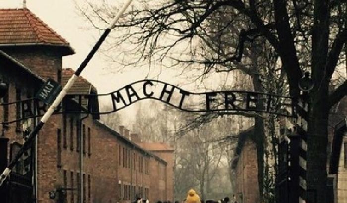 L'arrivo dei ragazzi del treno della memoria 2015 ad Auschwitz