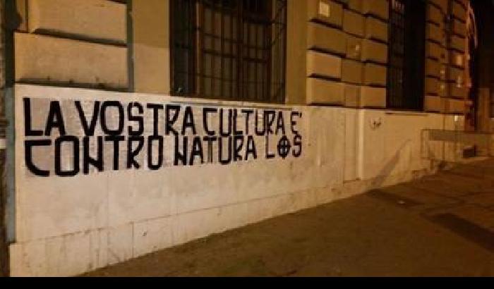 Scritte omofobe a Roma: la vostra cultura è contro natura