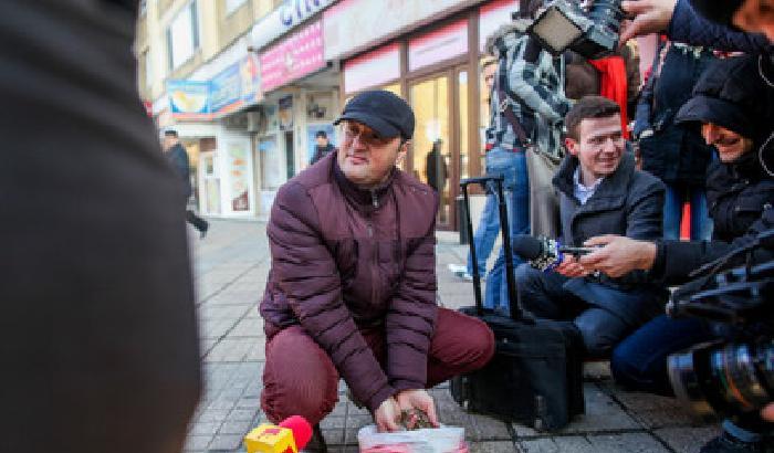 010DA7-NEWS_139760 La protesta degli spiccioli