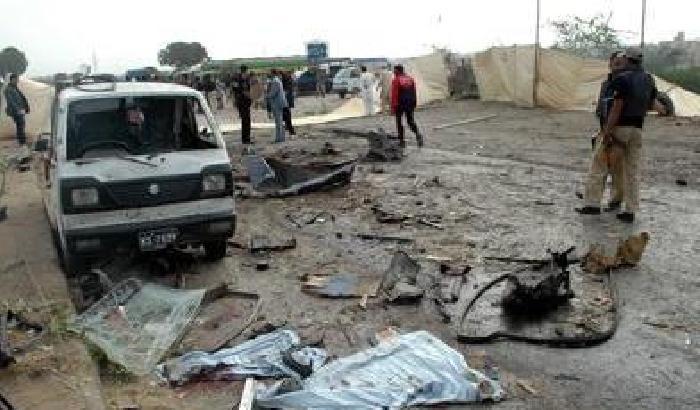 010DAD-NEWS_139773 Due attentati in Iraq: 13 morti e 46 feriti