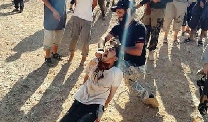 010E86-NEWS_140238 Fuggito con il malloppo: l'Isis dà la caccia al suo tesoriere