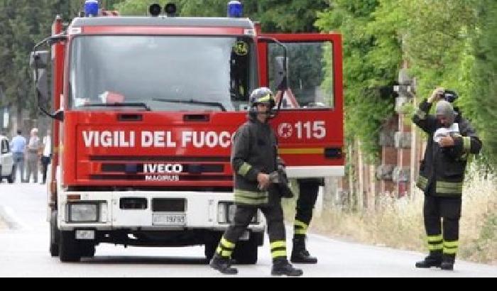 Pescara, cade intonaco: feriti studenti