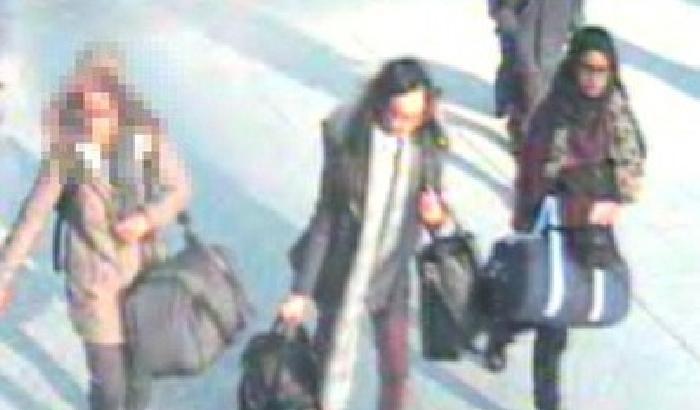 011010-NEWS_141071 Allarme a Londra spariscono tre adolescenti: fuggite in Siria