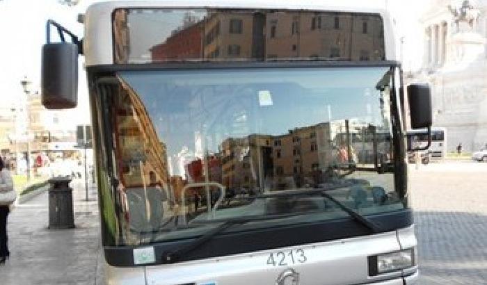 011172-NEWS_141791 Roma, un bus investe e uccide un 20enne ma non si ferma