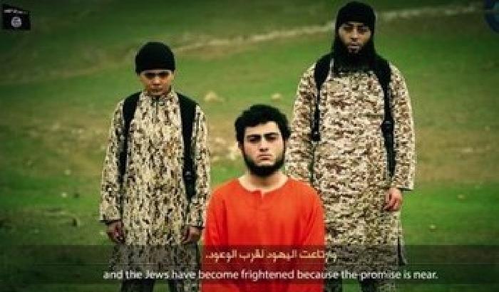 01136F-NEWS_142830 Isis: un boia bambino uccide una spia del Mossad