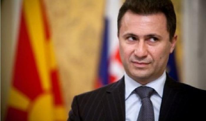 Il premier cancella i debiti