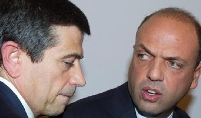 Tempi da Lupi: lui resta incollato alla poltrona