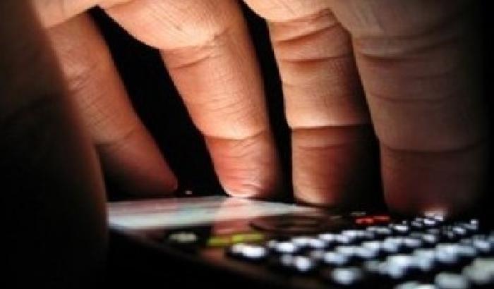 01154C-NEWS_143793 Cassazione: è rapina sottrarre il cellulare per leggere un sms