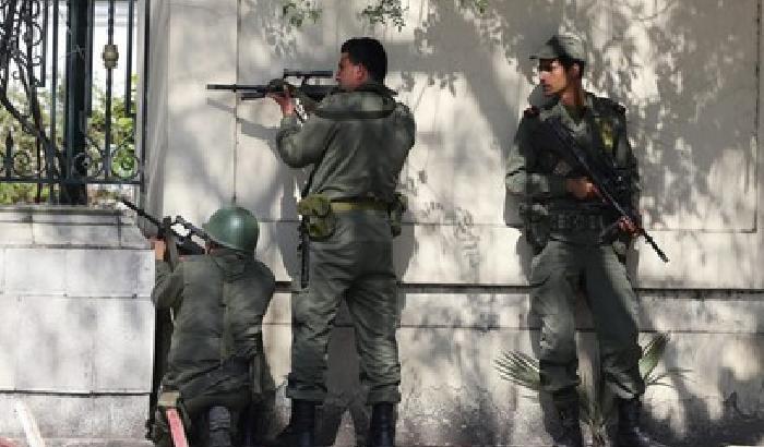 0115A2-NEWS_143957 Bardo, un video mostra l'arrivo dei terroristi