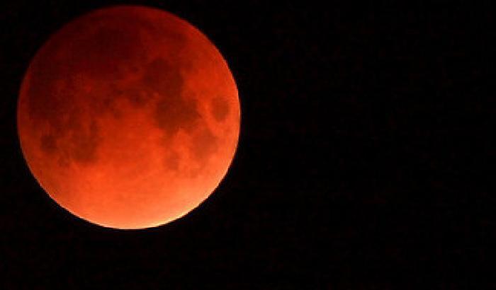 Ad aprile l'eclissi di luna: uno spettacolo tutto rosso