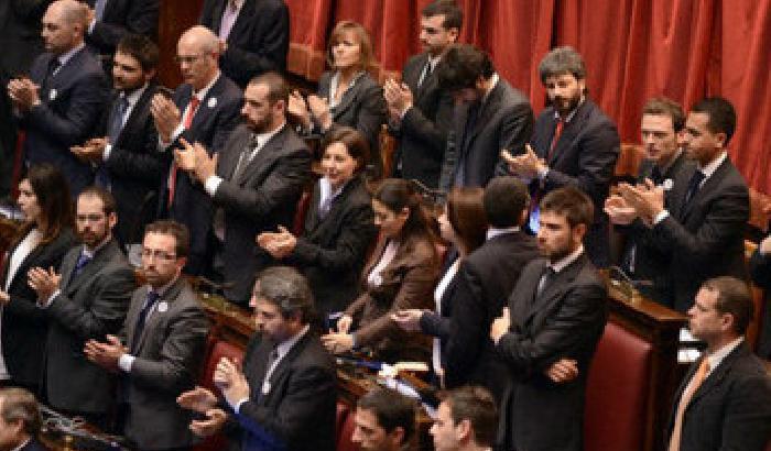 M5s sul Def: Renzi è il buio oltre le slide