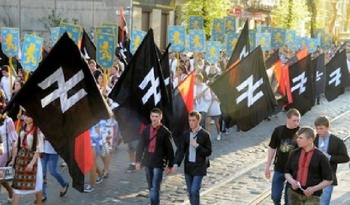 Ucraina: vietati simboli di nazismo e comunismo