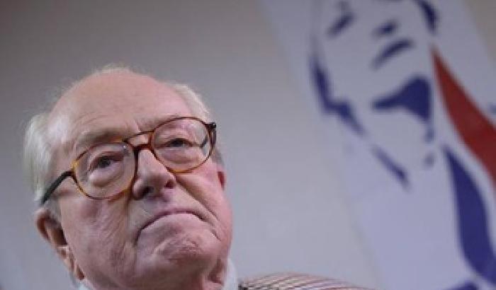 Front National, il 67% dei militanti scarica Le Pen