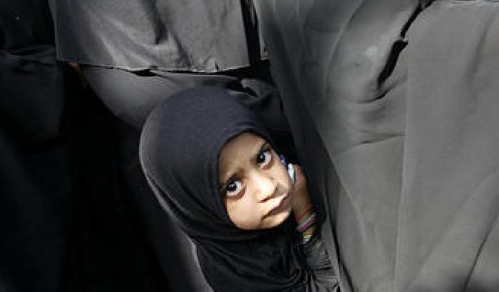 0119B0-NEWS_146056 Gli orrori dell'Isis, stuprata a 9 anni: è incinta