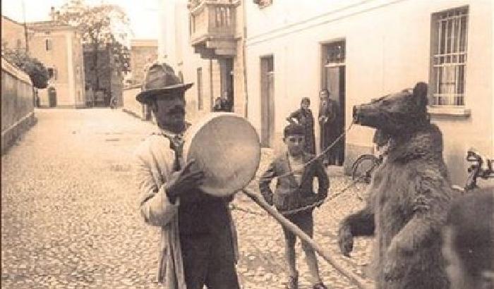 L'antica e curiosa arte degli Orsanti, storie di emigrazione emiliana