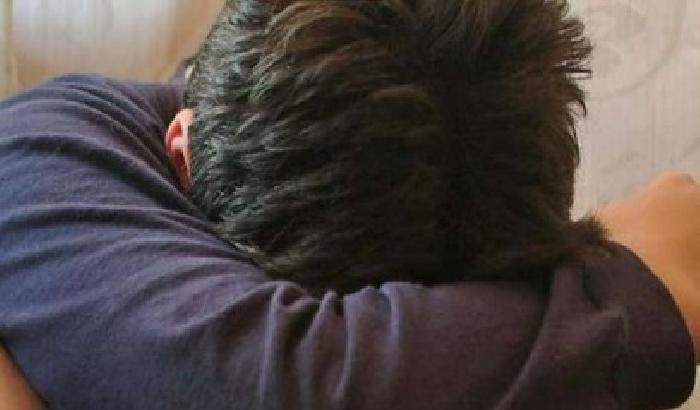 Adescavano minorenni su internet per fare sesso, arrestati