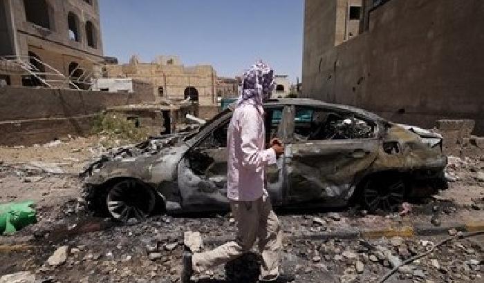 Yemen: ancora bombardamenti aerei contro gli Houthi