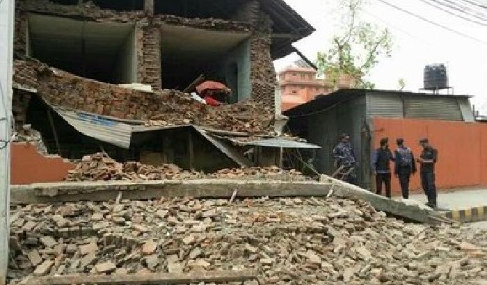 Terremoto, strage in Nepal: quasi 1500 morti e centinaia di feriti