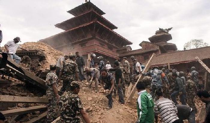 Nepal, 4mila morti: la terra trema ancora