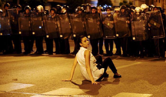 Skopje, scontri con la polizia accusata di aver ucciso un giovane dissidente