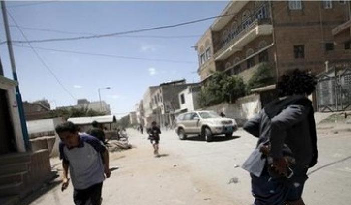 Yemen, bombe saudite sui ribelli. L'Onu: un massacro