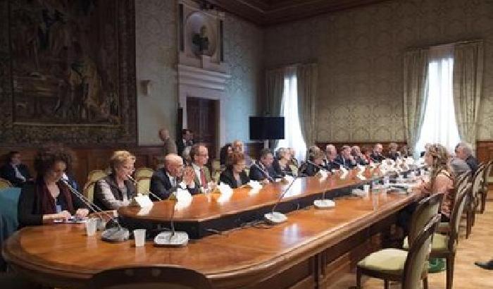 Scuola, i sindacati: blocco degli scrutini