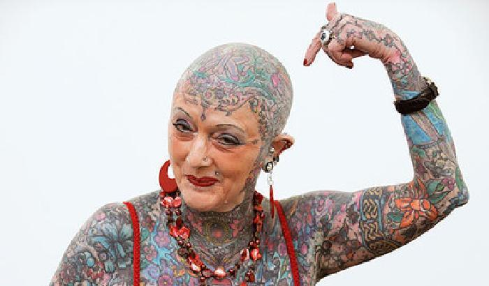 Morta la nonna più tatuata al mondo