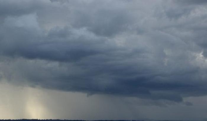 Meteo, rovesci al sud, bel tempo al nord