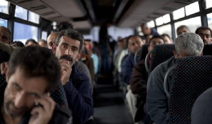 Bus separati per palestinesi e israeliani: prima la follia poi il ripensamento