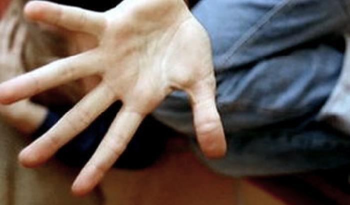 Pedofilia: in manette 4 italiani, anche un sacerdote