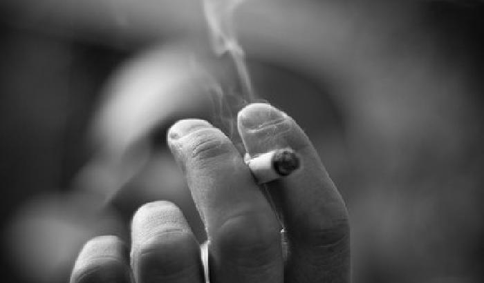 Gb, ragazzino tolto ai genitori: sono fumatori accaniti