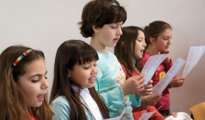 Francia, i bimbi cantano 'Imagine' in arabo: proteste dei genitori