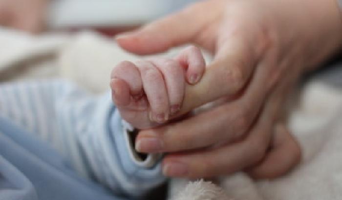 Eutanasia, pediatri olandesi: sia possibile anche per i bimbi