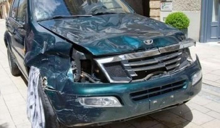 Austria: si lancia con il suv contro la folla, 3 morti