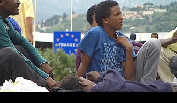 0125E8-NEWS_152210 Di chi è la colpa dei mali del mondo? Di migranti e gay