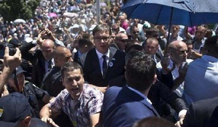 A Srebrenica sassi contro Vicic. La Serbia: è tentato omicidio