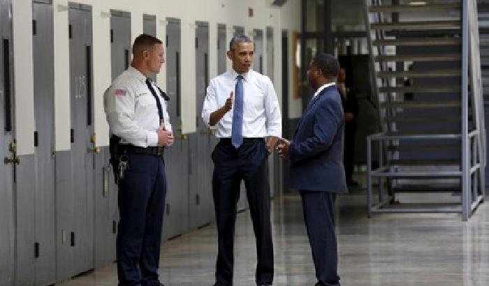 Obama: primo presidente Usa a visitare una prigione
