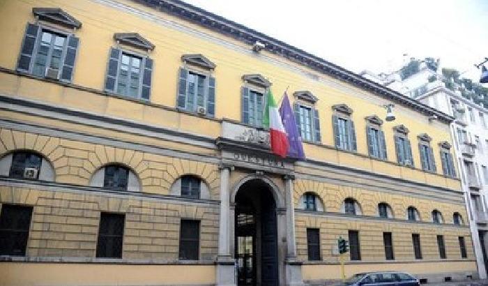 Milano, 22enne muore lanciandosi dalla finestra della questura