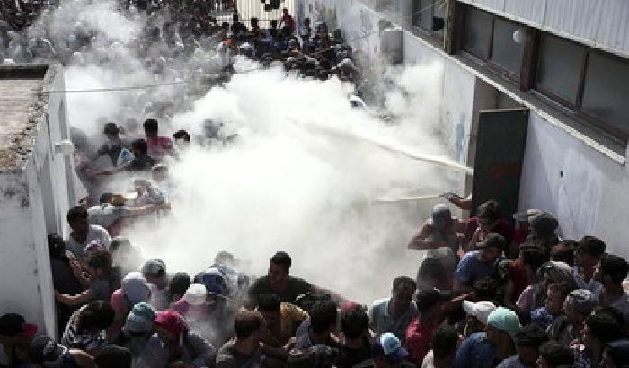 Migranti, tensione a Kos, il sindaco: rischiamo un bagno di sangue