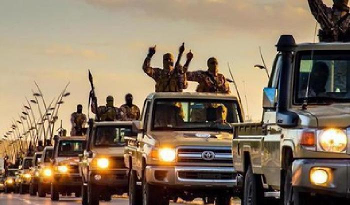 L'Isis incendia un ospedale a Sirte: è strage